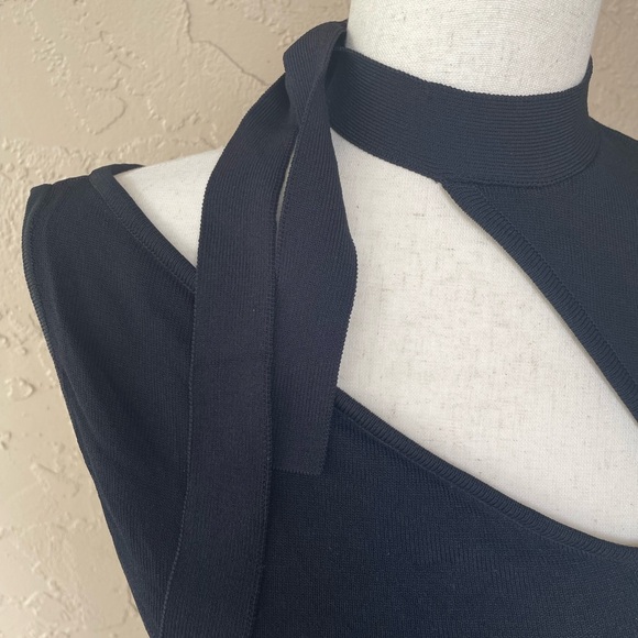 BCBG MaxAzria Asymmetrical one sleeve crop top - Picture 4 of 8